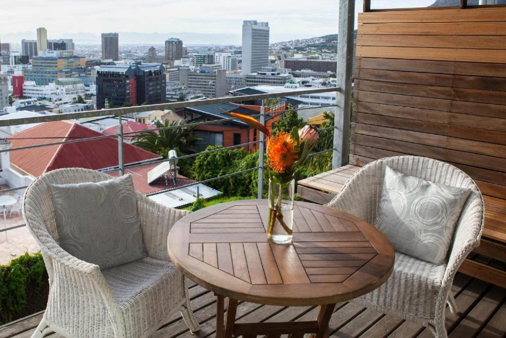Apartment 8 On Upper Bloem *